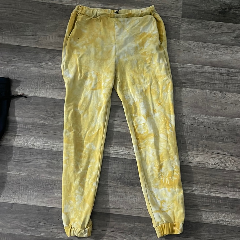 yellow tie die sweats. stretchy